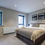 Quiet 2br Flat In Near Windermere Apartment *