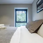 Quiet 2br Flat In Near Windermere Διαμέρισμα *