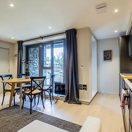 Quiet 2br Flat In Near Windermere Apartment