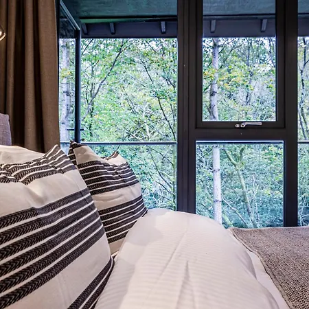 Quiet 2br Flat In Near Windermere *