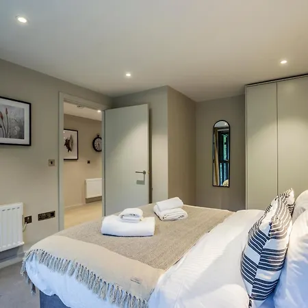Quiet 2br Flat In Near Windermere *
