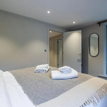 Quiet 2br Flat In Near Windermere