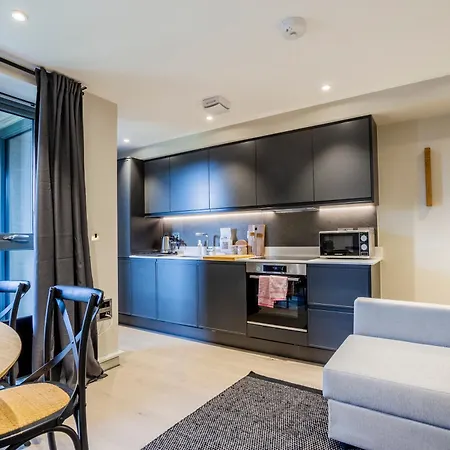 Quiet 2br Flat In Near Windermere *