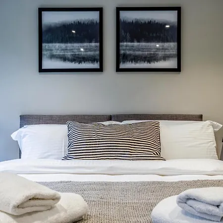 Quiet 2br Flat In Near Windermere Apartment *