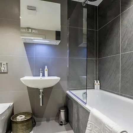 Quiet 2br Flat In Near Windermere *