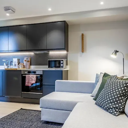 Quiet 2br Flat In Near Windermere Apartment *