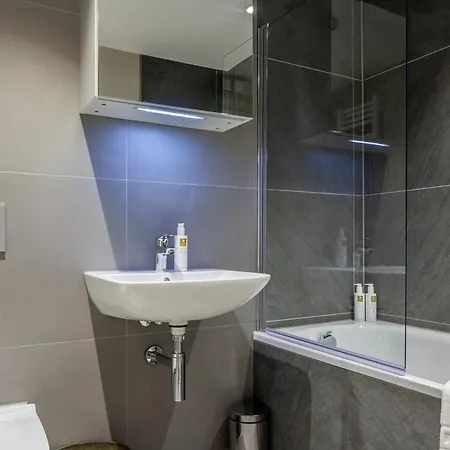 Quiet 2br Flat In Near Windermere