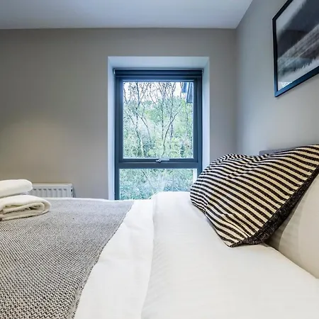 Quiet 2br Flat In Near Windermere Apartment *