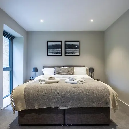 Quiet 2br Flat In Near Windermere Apartment *