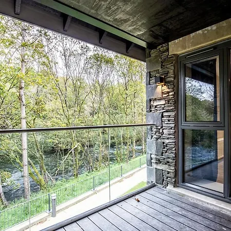 Quiet 2br Flat In Near Windermere Apartment